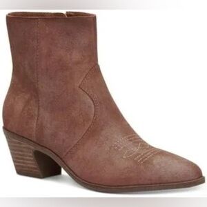 S19. NWT Lucky Brand Goddiy Faux Suede Zipper Ankle Bootie Roasted White Brush